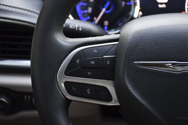 Used 2023 Chrysler Pacifica Limited FWD image 8