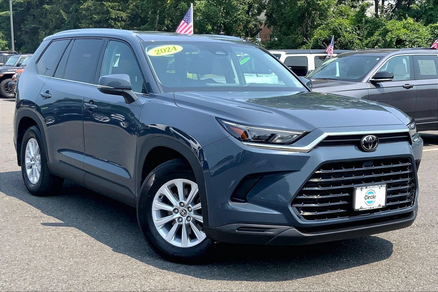 Used 2024 Toyota Grand Highlander AWD image 2