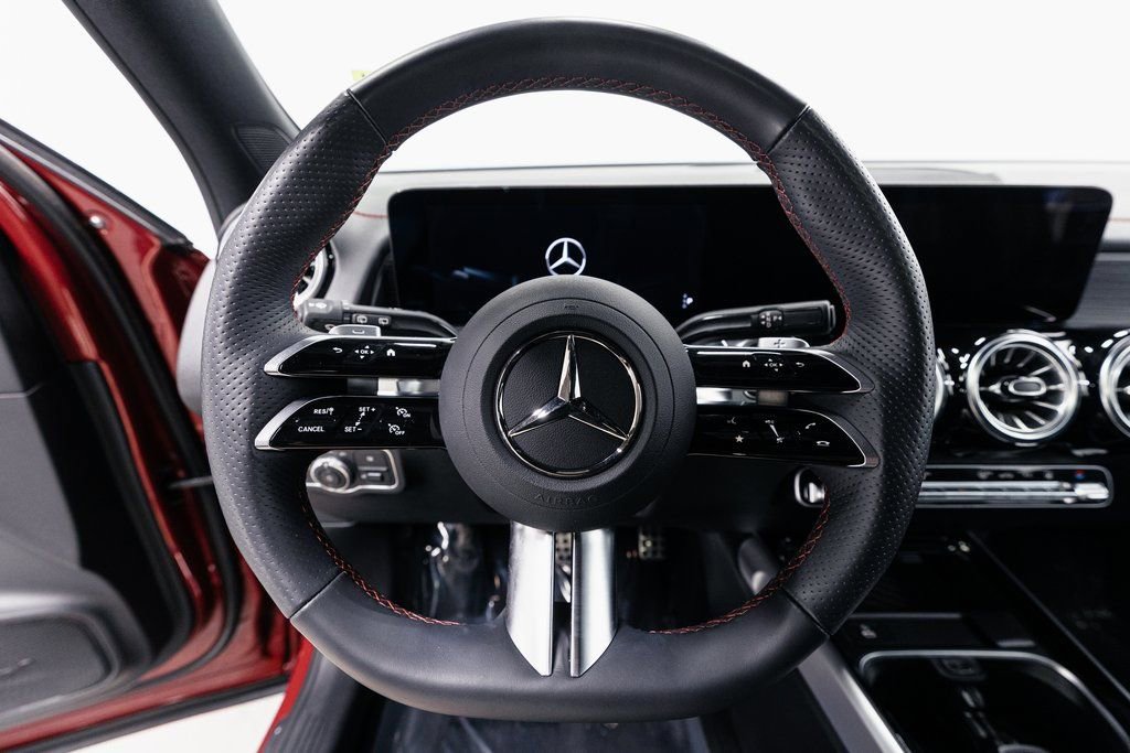 Used 2024 Mercedes-Benz EQB 300 4MATIC image 11