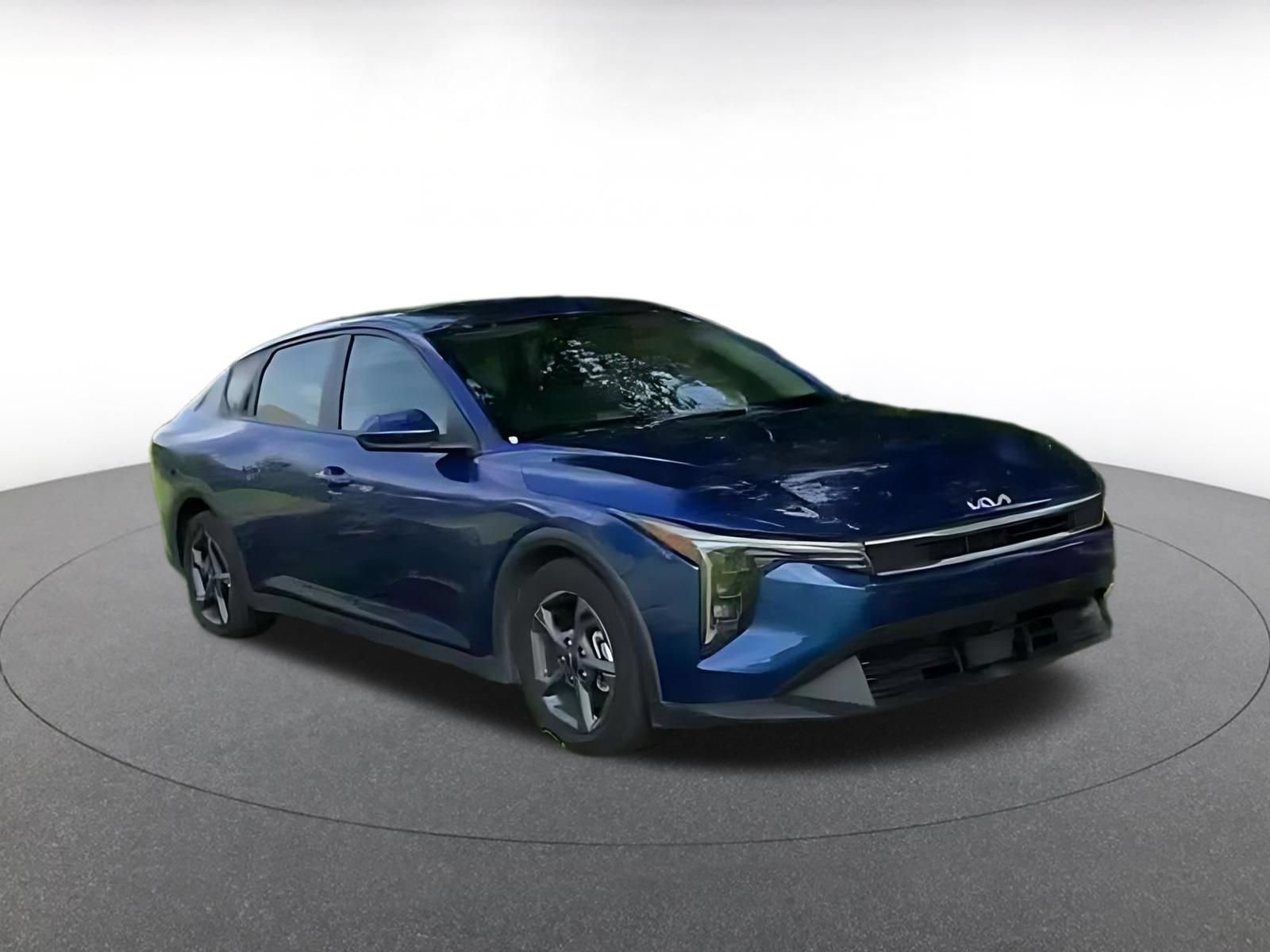 Used 2025 Kia K4 FWD image 2