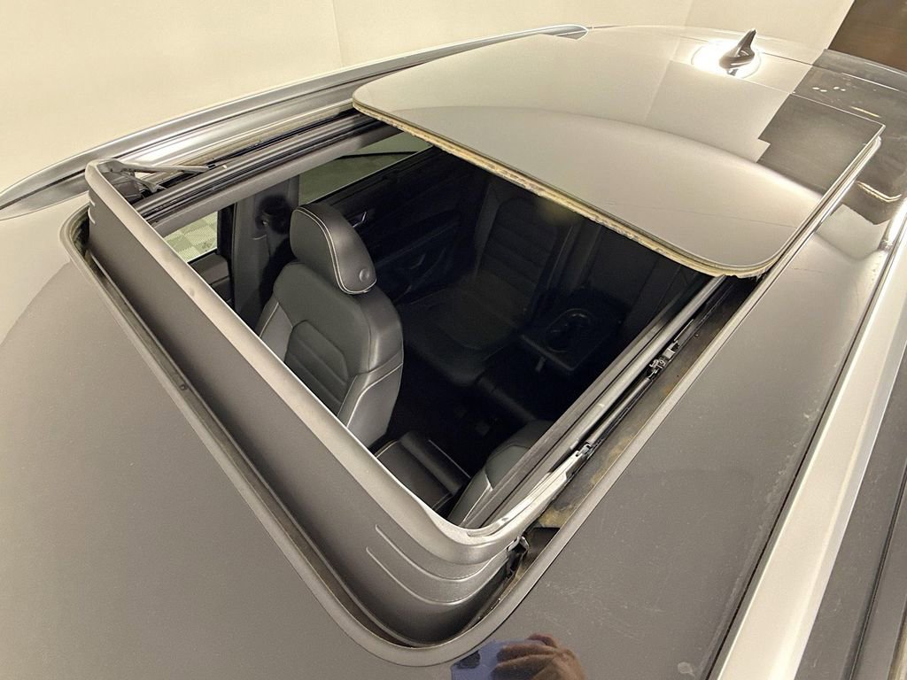 Used 2024 Volkswagen Atlas Cross Sport SEL R-Line image 23