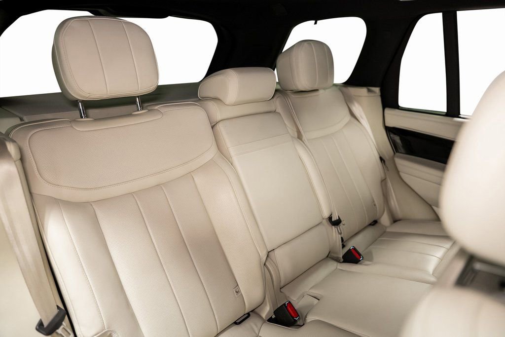 Used 2025 Land Rover Range Rover SE image 33