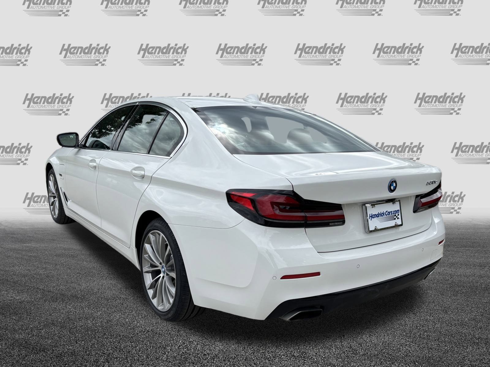 Used 2023 BMW 530e w/ Premium Package image 8