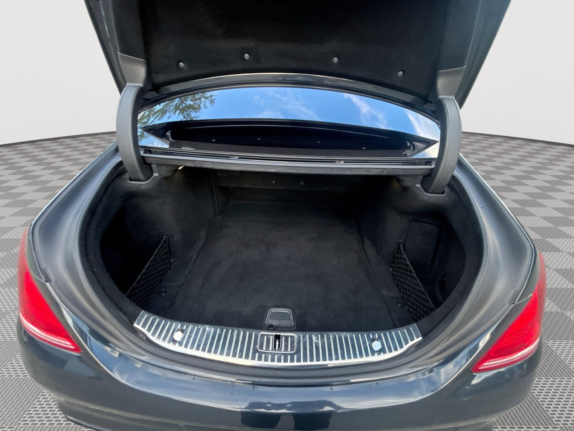 Used 2017 Mercedes-Benz S 550 4MATIC Sedan image 22