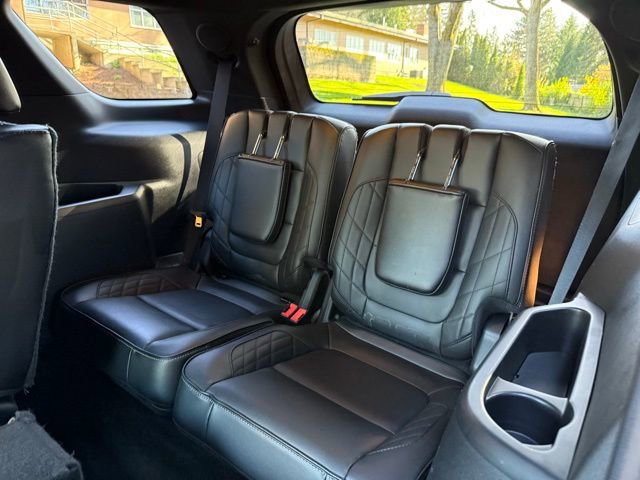 Used 2017 Ford Explorer Platinum image 32