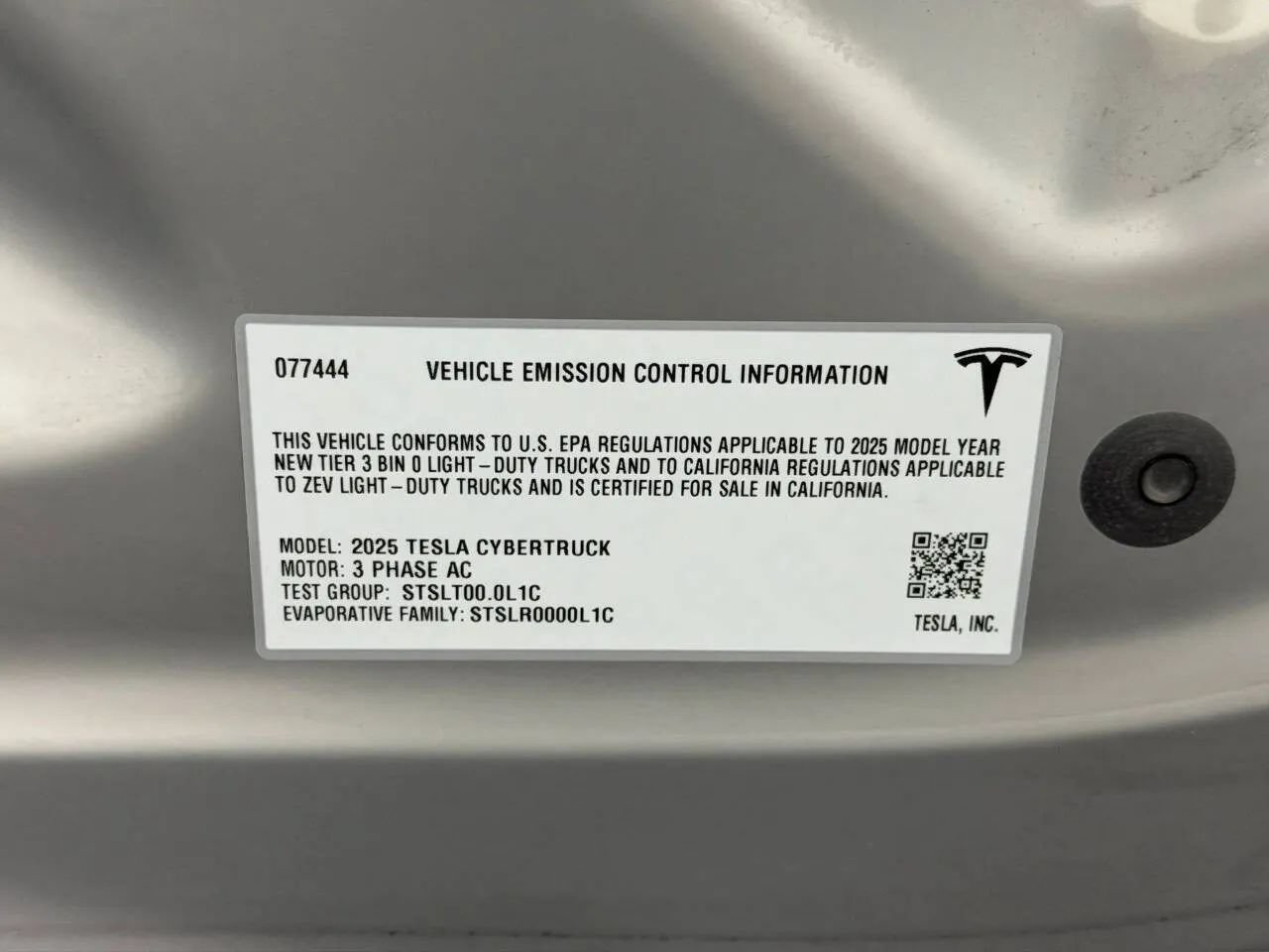 Used 2025 Tesla Cybertruck 2WD Crew Cab image 45