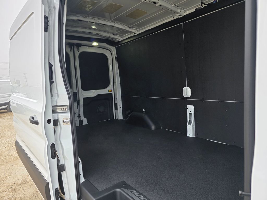 New 2026 Ford Transit 250 148 Medium Roof w/ Load Area Protection Package RWD image 18