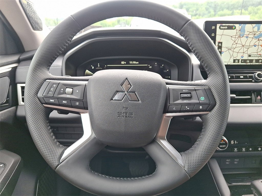 New 2025 Mitsubishi Outlander SE image 10
