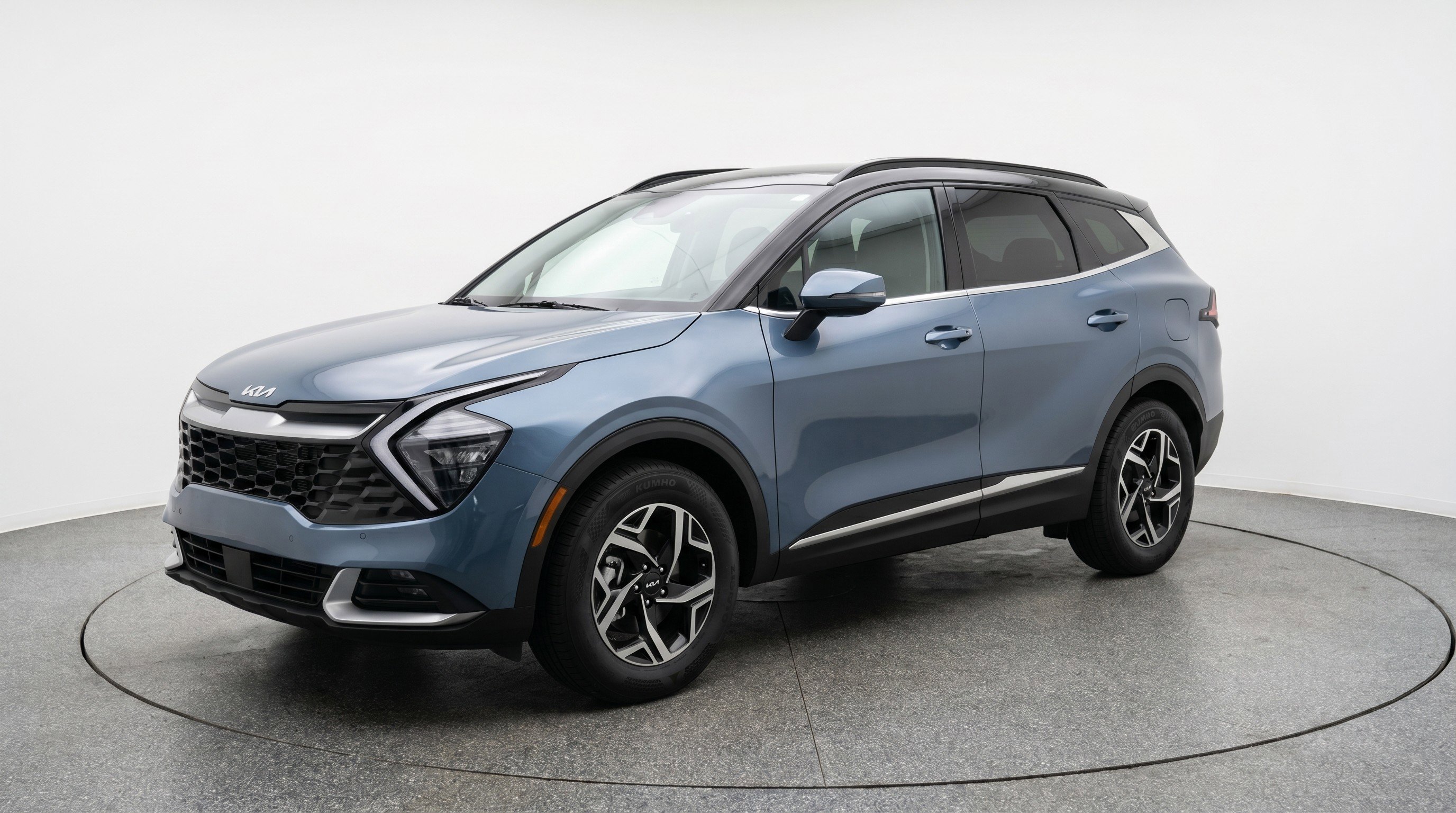 Used 2025 Kia Sportage LX image 3