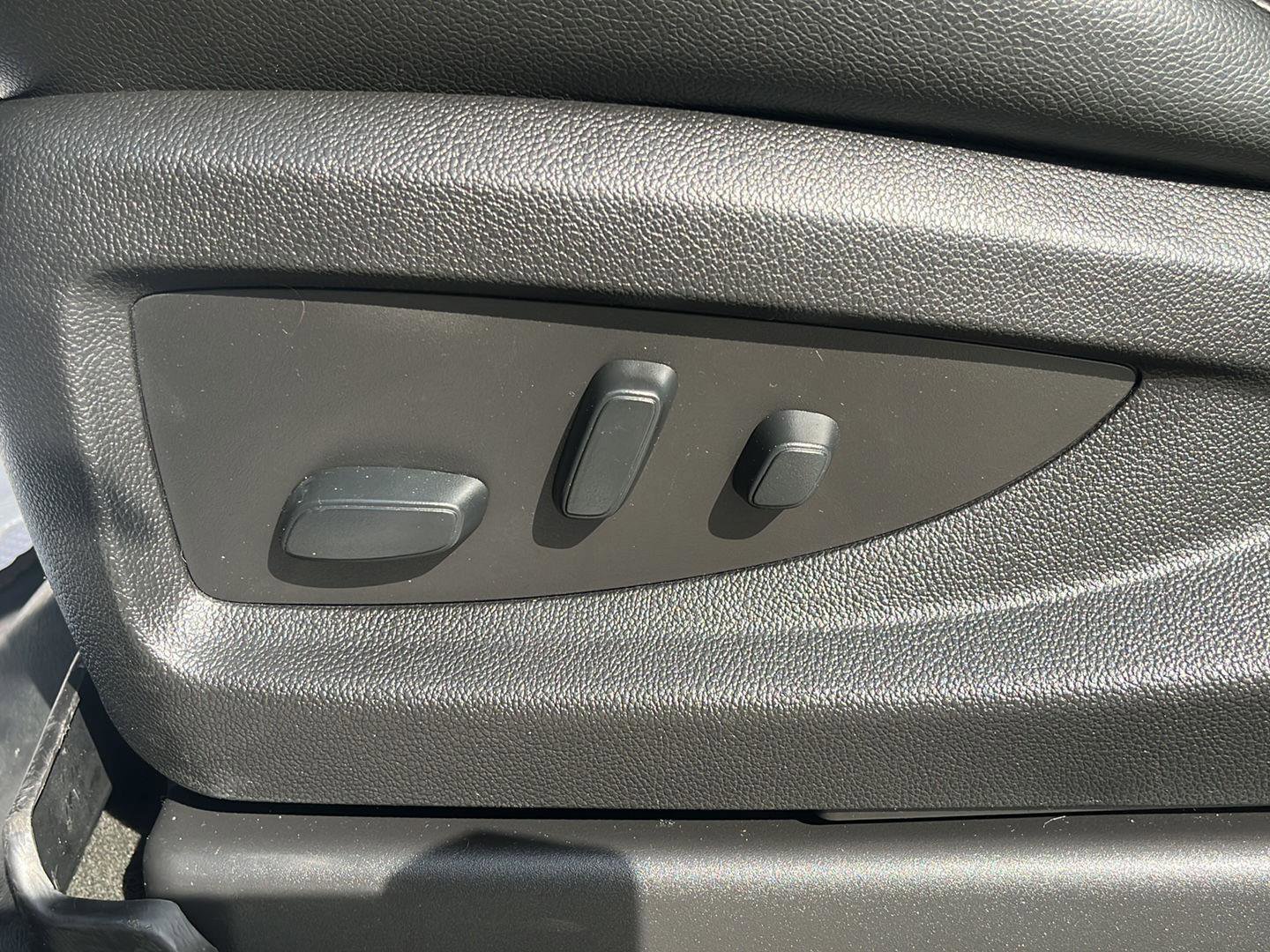 Used 2018 GMC Yukon SLT w/ Premium Edition image 23