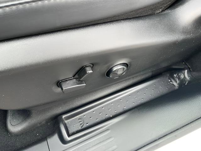 Used 2025 Chrysler Pacifica Select FWD image 11