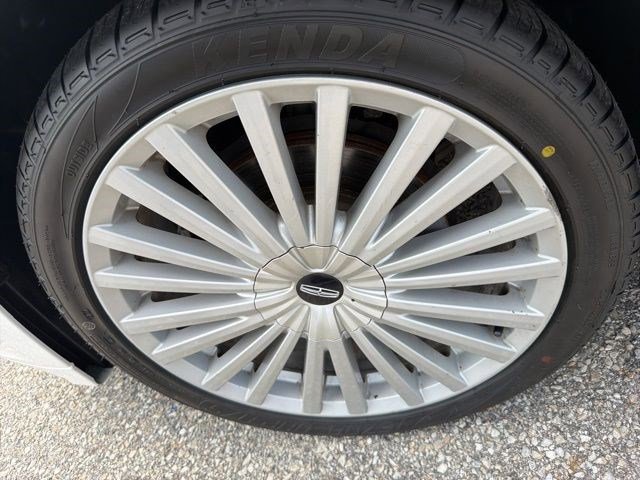 Used 2017 Lincoln MKZ Reserve FWD image 9