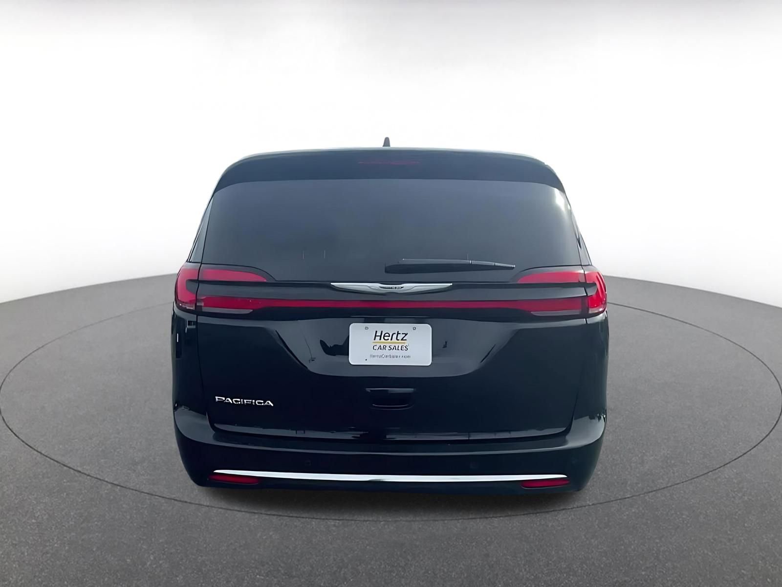 Used 2025 Chrysler Pacifica Select image 12