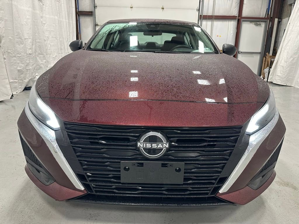 Used 2024 Nissan Altima 2.5 SV image 2