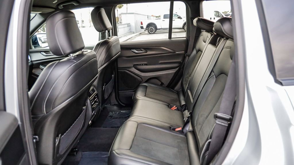 Used 2025 Jeep Grand Cherokee Altitude image 22