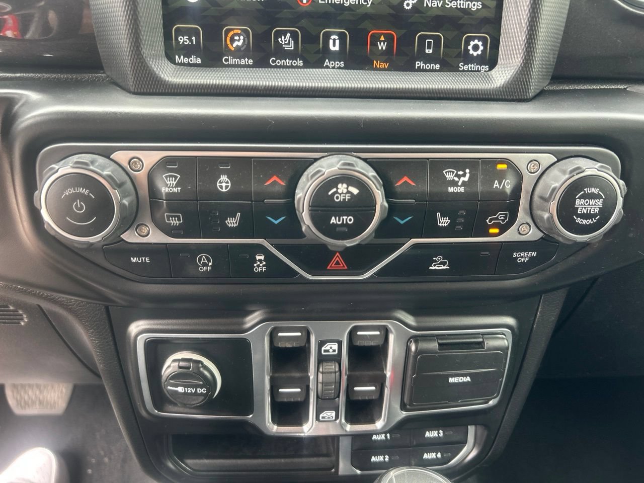 Used 2021 Jeep Wrangler Unlimited Sahara AWD/4WD image 24