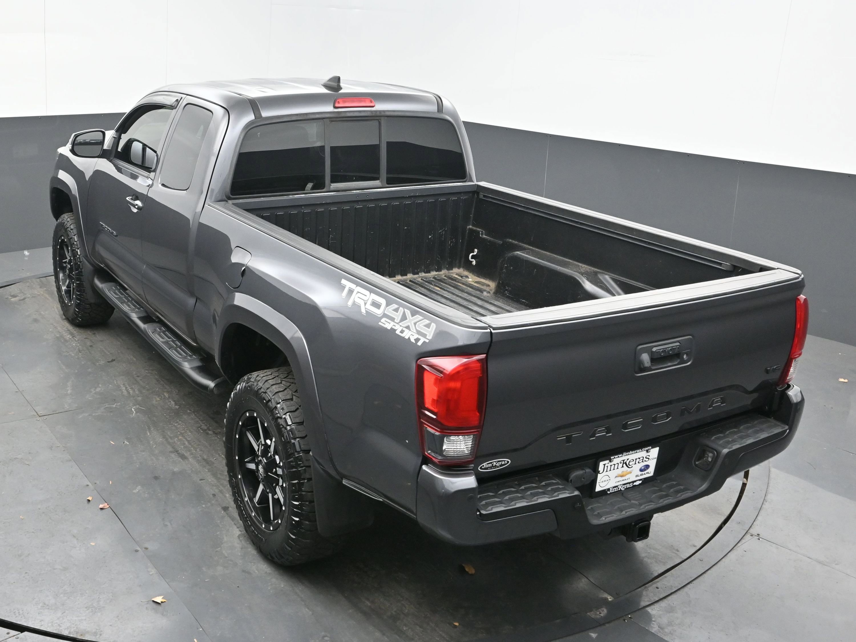 Used 2019 Toyota Tacoma TRD Sport w/ Technology Package image 31