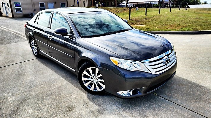 Used 2011 Toyota Avalon Limited image 4