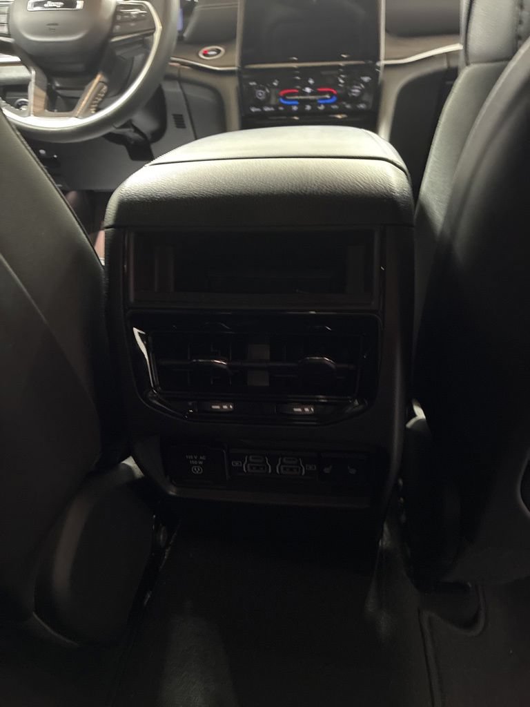Used 2024 Jeep Grand Cherokee Limited AWD/4WD image 27