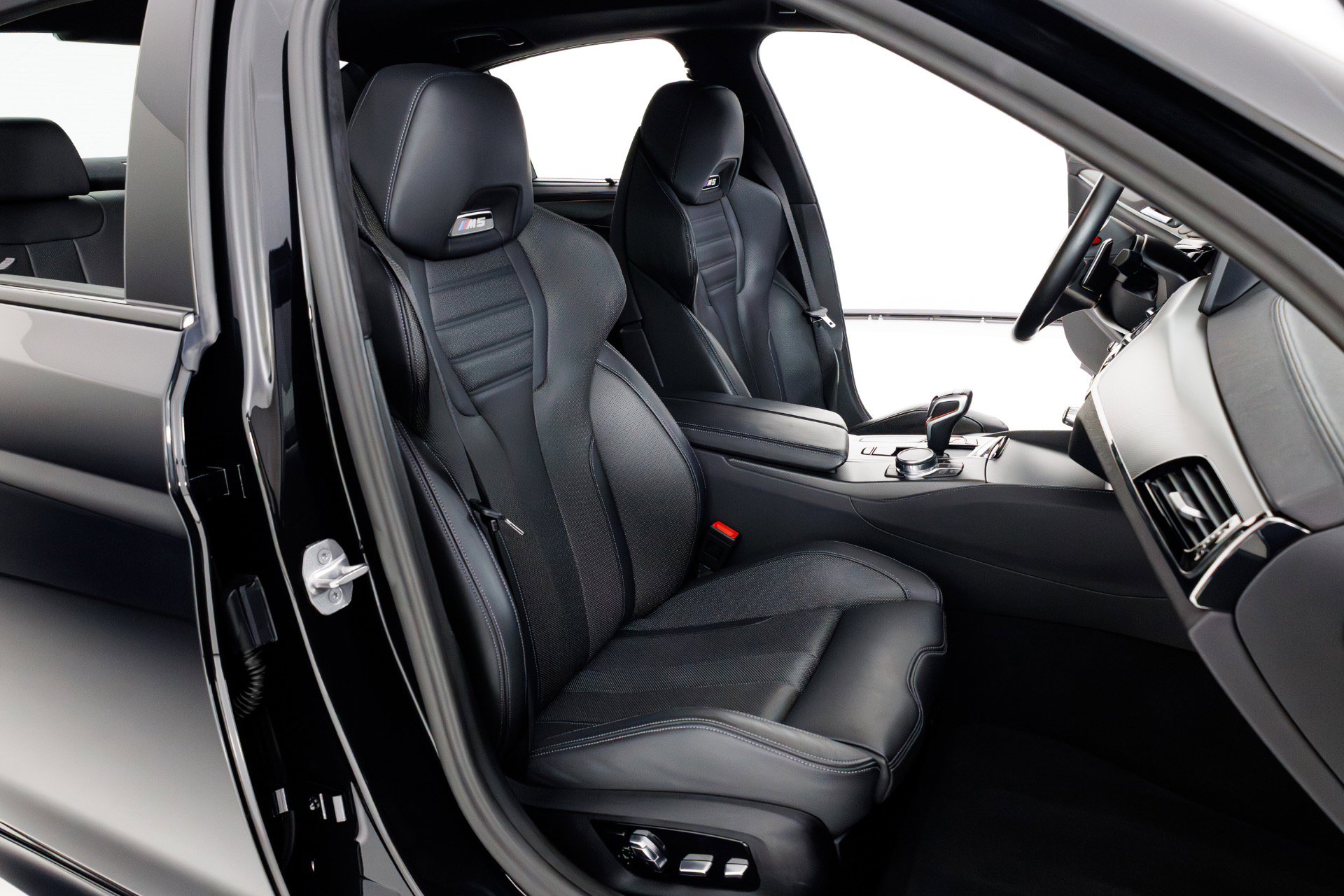 Used 2023 BMW M5 w/ Executive Package image 32