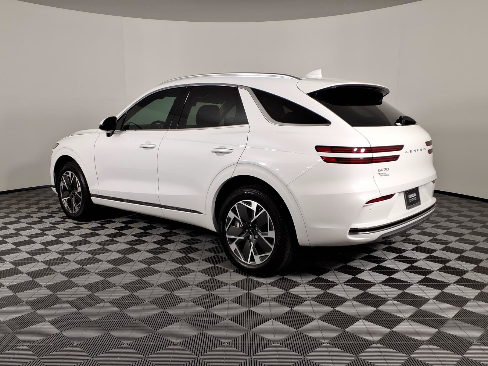 Certified 2026 Genesis Electrified GV70 AWD/4WD image 3