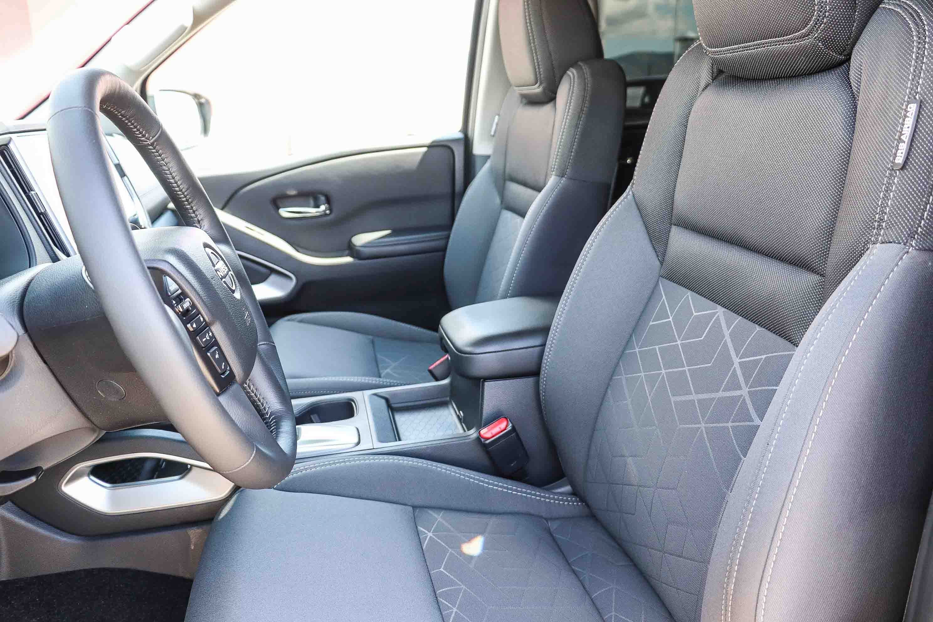Used 2025 Nissan Frontier SV w/ SV Convenience Package RWD image 18