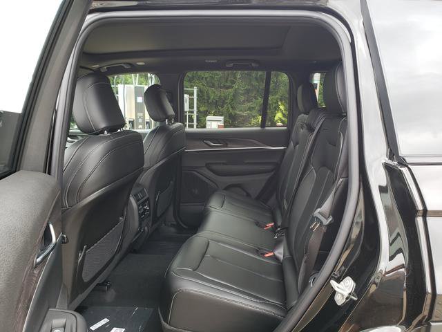 New 2025 Jeep Grand Cherokee Limited image 8