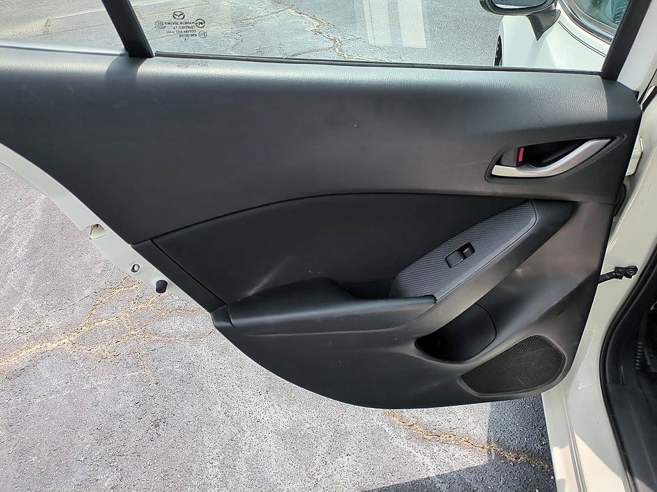 Used 2016 MAZDA MAZDA3 i Sport w/ Preferred Equipment Package FWD image 27