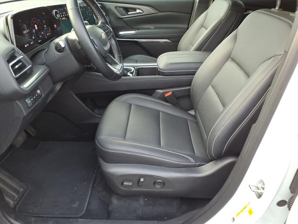 Used 2026 Chevrolet Traverse LT AWD/4WD image 12