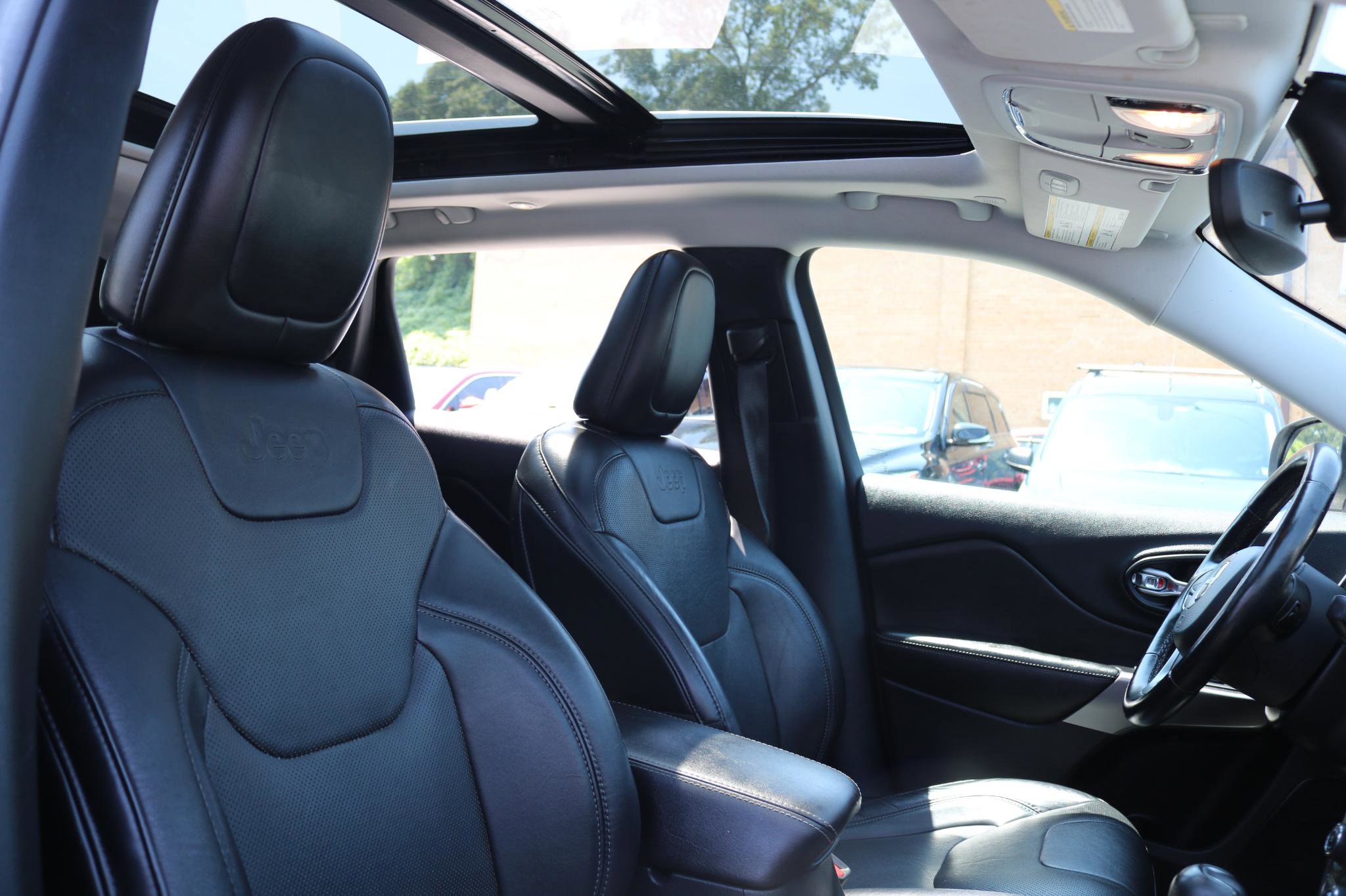 Used 2020 Jeep Cherokee Limited image 53