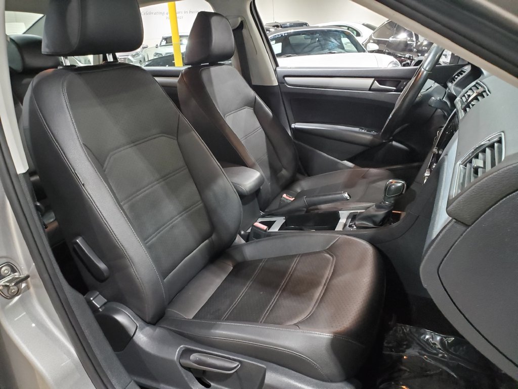 Used 2012 Volkswagen Passat 2.5 SE FWD image 13