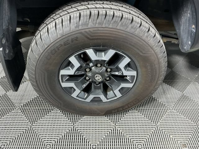 Used 2021 Toyota Tacoma TRD Off-Road w/ TRD Premium Off Road Package AWD/4WD image 18