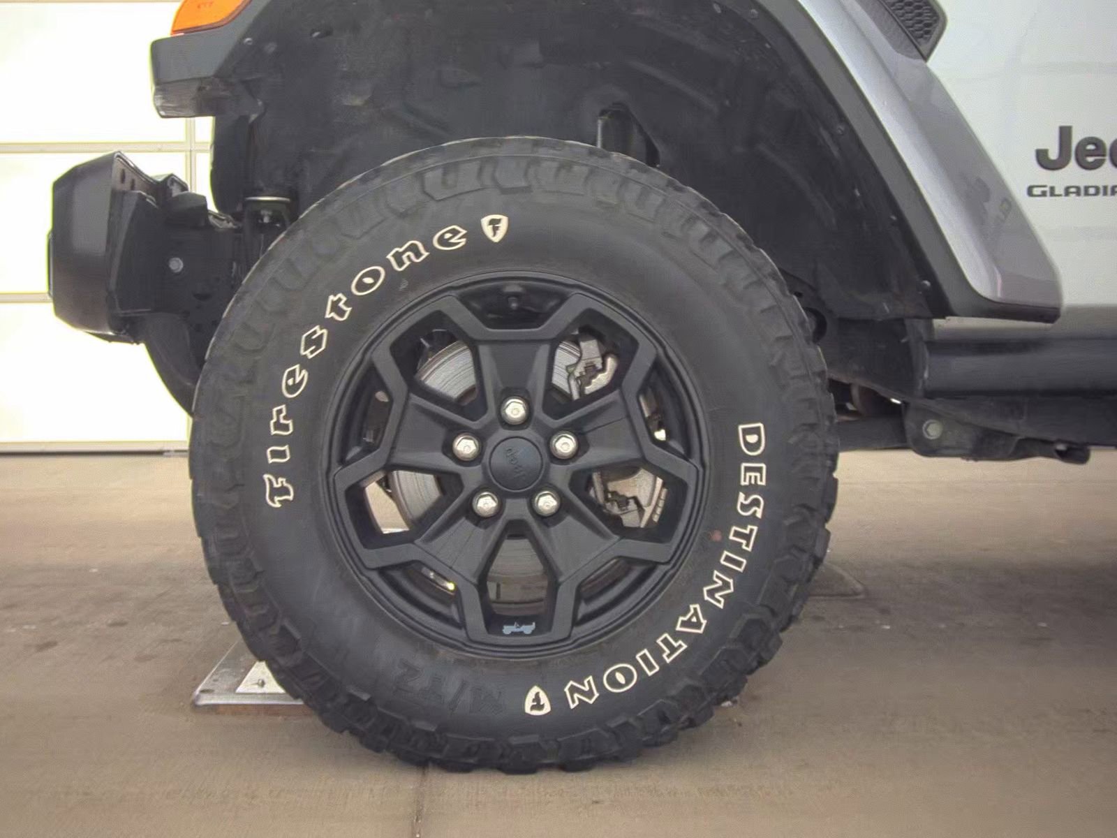 Used 2021 Jeep Gladiator Willys image 9