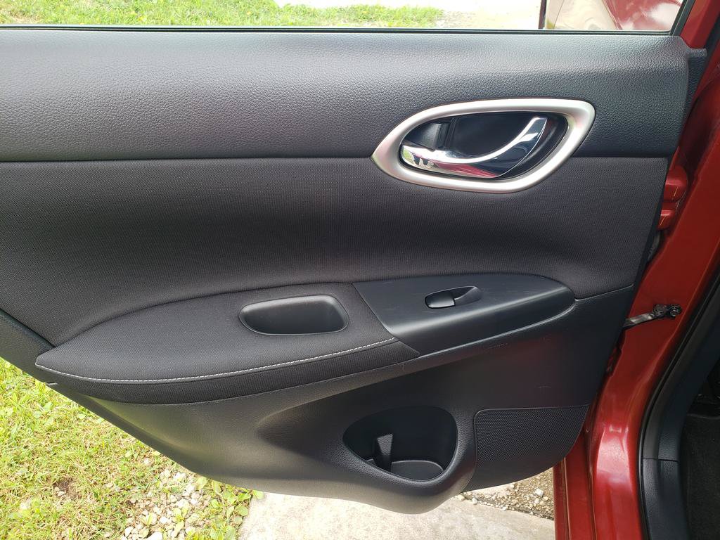 Used 2015 Nissan Sentra SV FWD image 13
