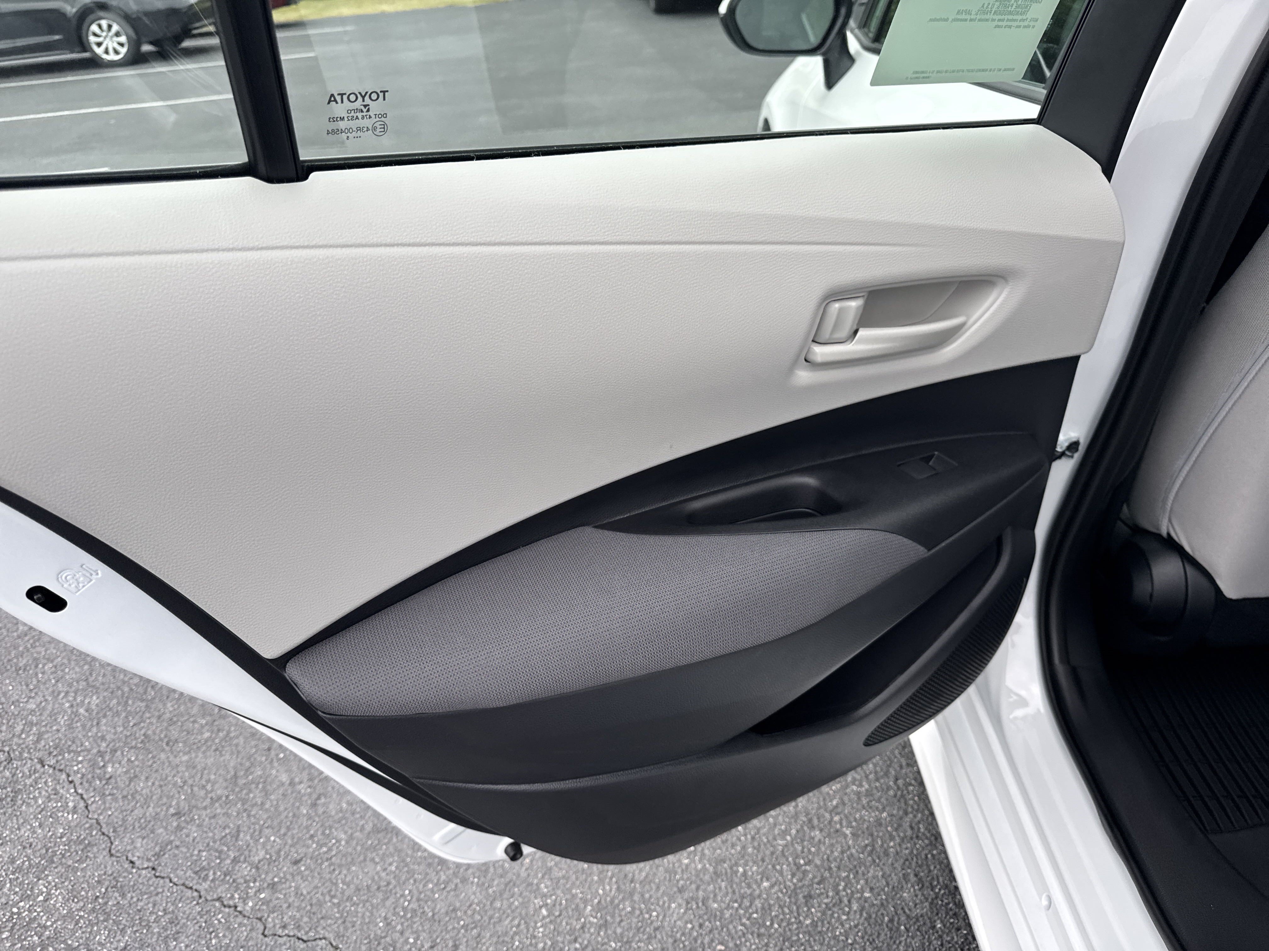New 2025 Toyota Corolla LE w/ Convenience Package FWD image 26