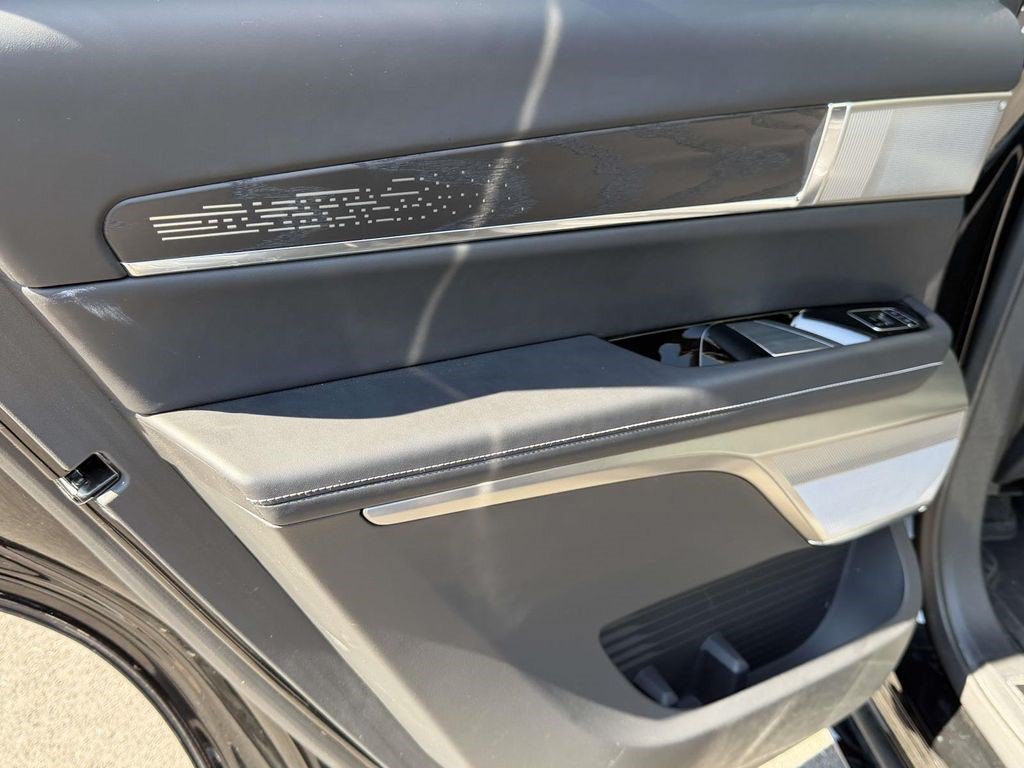 Certified 2026 Cadillac Vistiq Platinum w/ LPO, Floor Liner Package AWD/4WD image 16