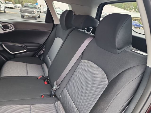 Used 2023 Kia Soul LX image 26