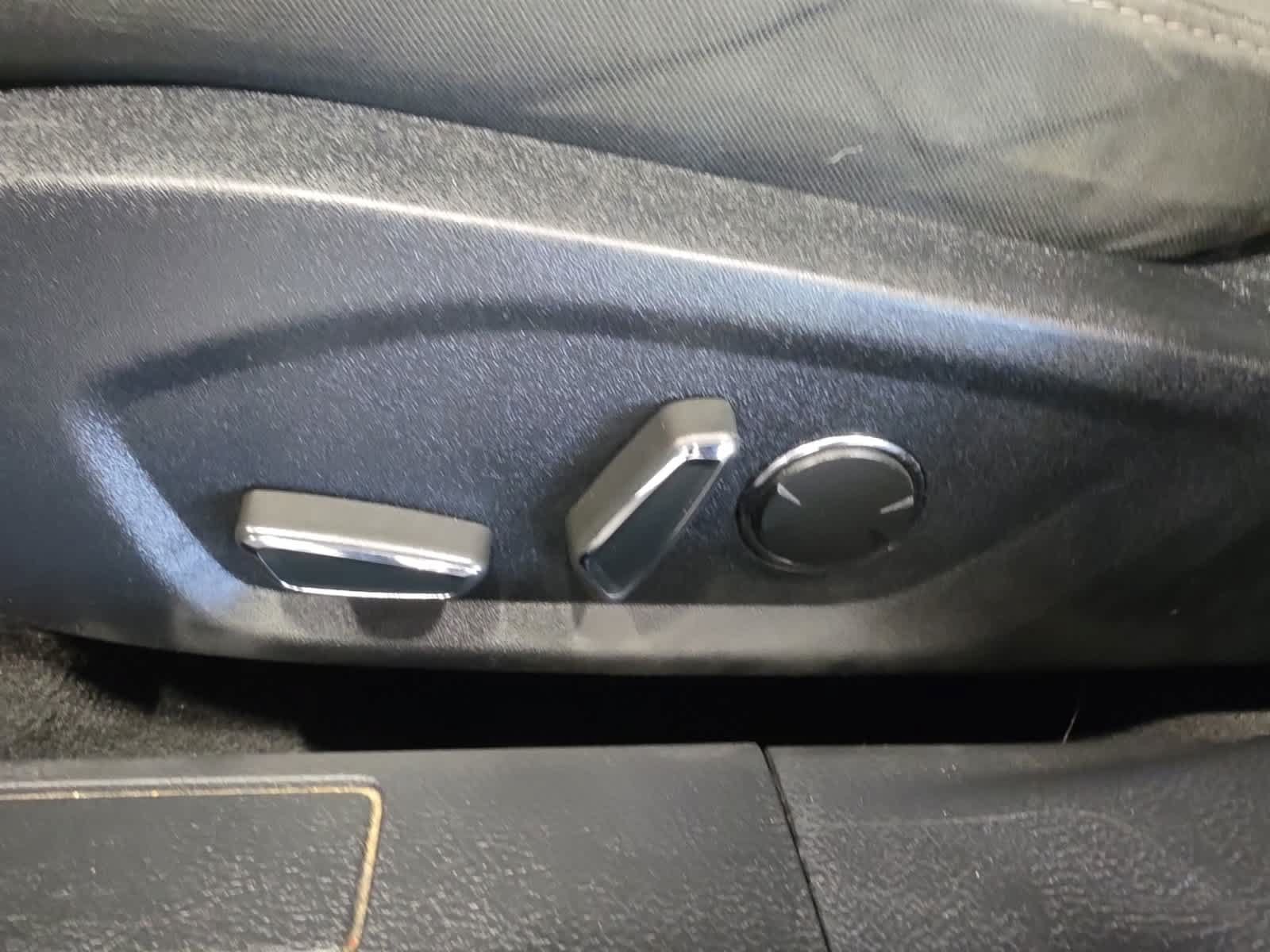 Used 2020 Ford Fusion SE FWD image 16