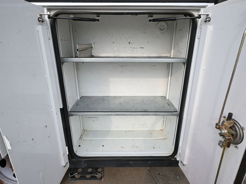 Used 2016 Ford F550 2WD Regular Cab Super Duty image 63