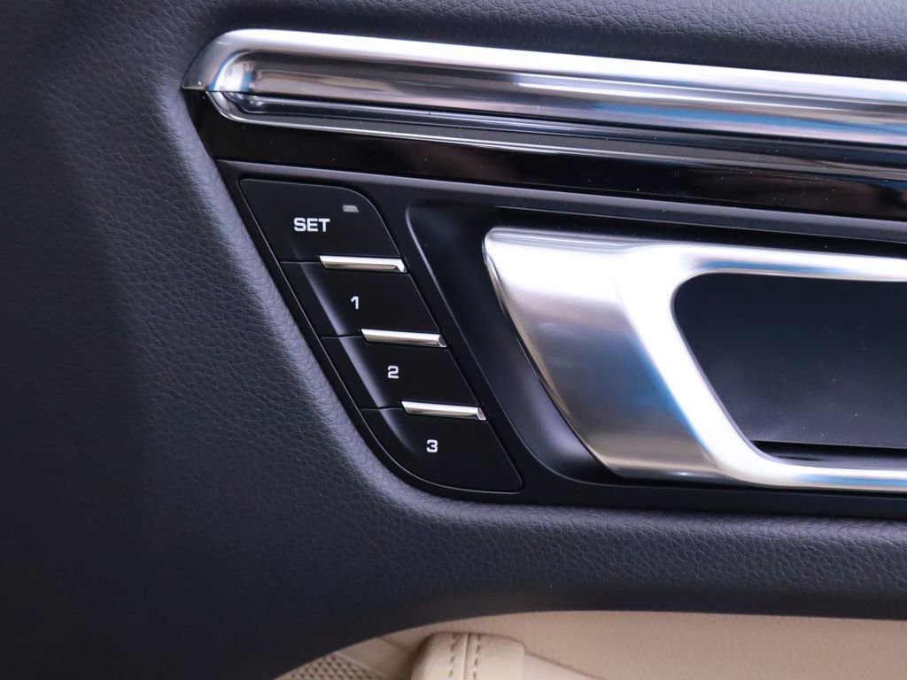 New 2025 Porsche Macan image 30