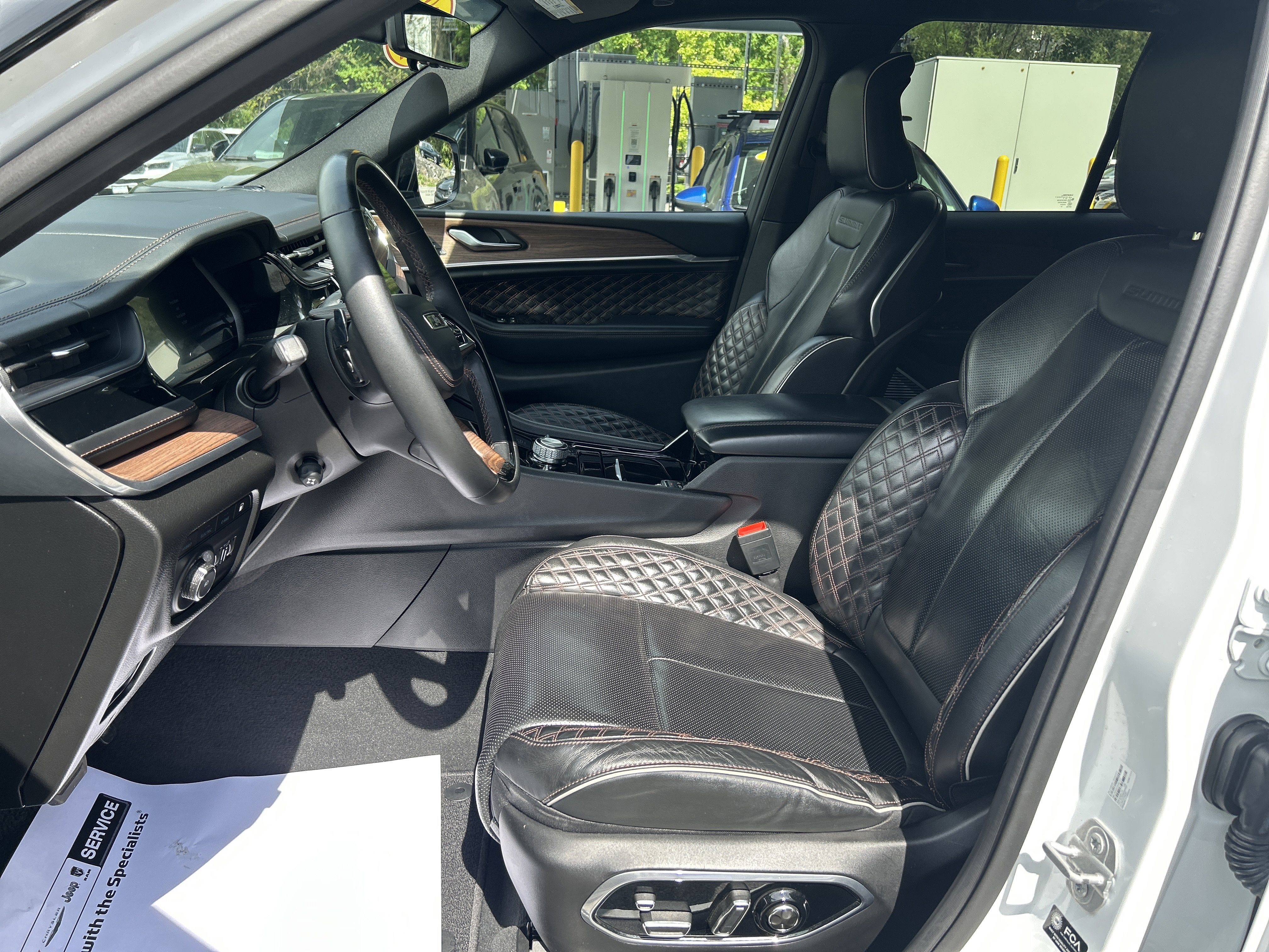 Certified 2022 Jeep Grand Cherokee Summit w/ Advanced Protech Group IV AWD/4WD image 19