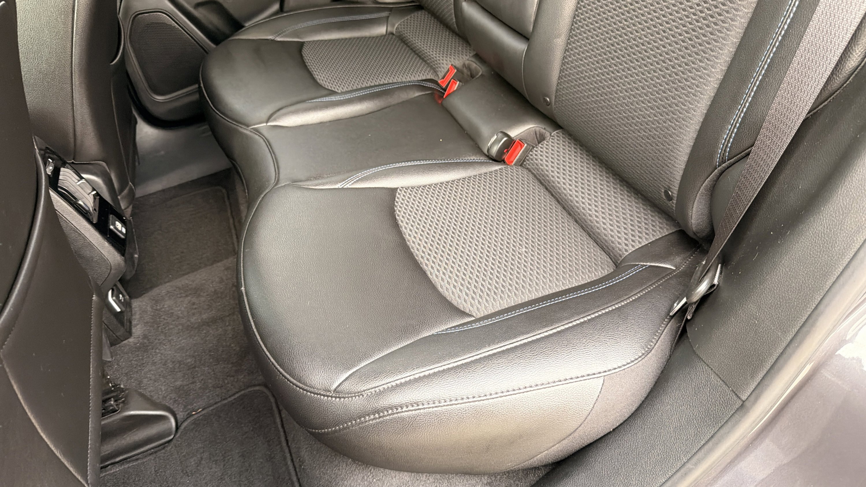 Used 2024 Jeep Compass Latitude image 21