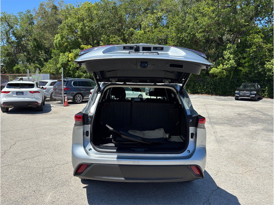 Used 2021 Toyota Highlander XLE AWD/4WD image 49