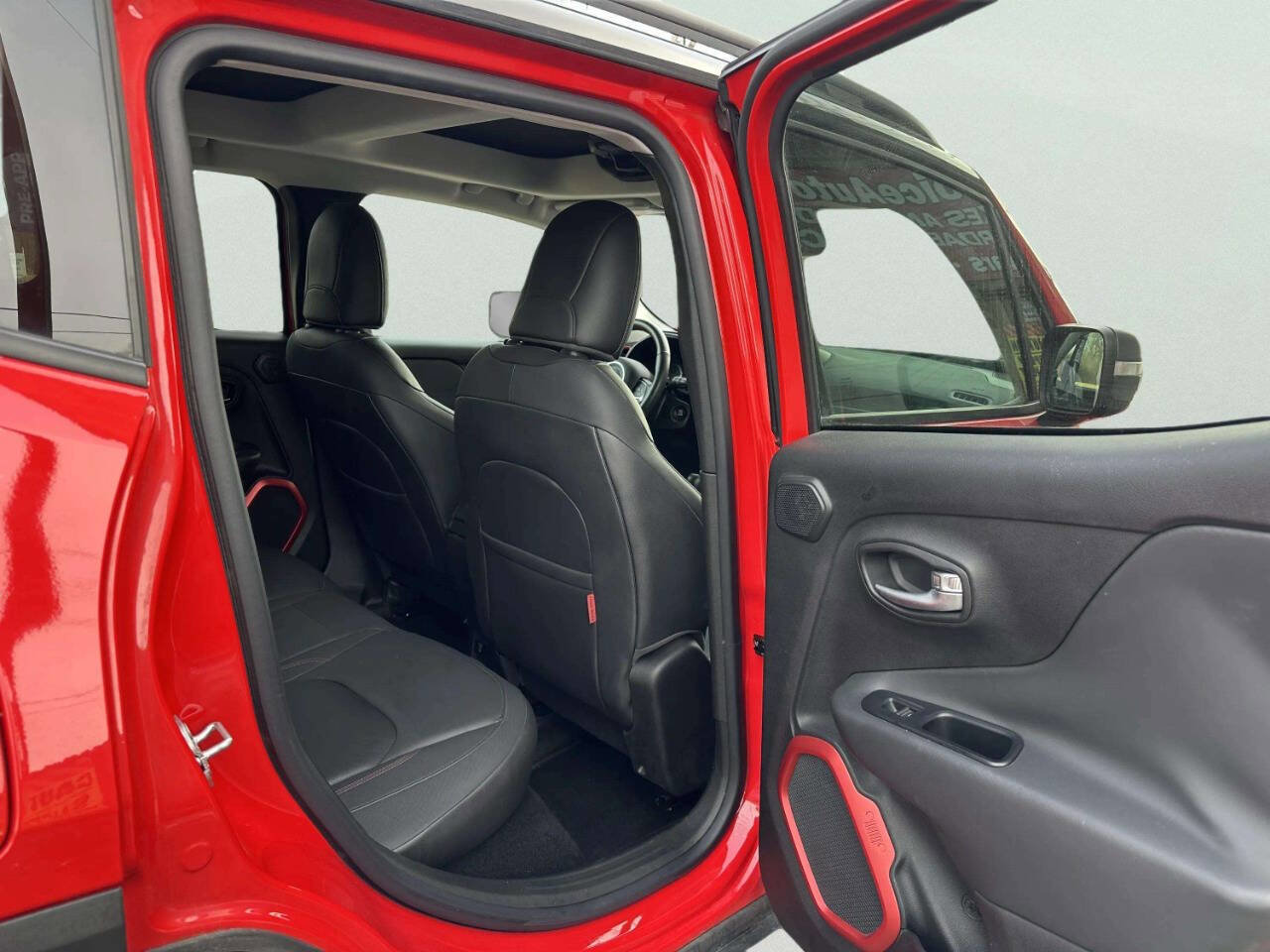 Used 2015 Jeep Renegade Trailhawk w/ Premium Leather Group AWD/4WD image 20