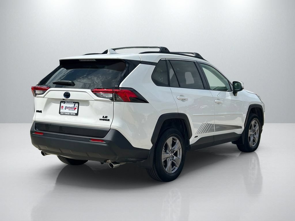 Certified 2022 Toyota RAV4 LE AWD/4WD image 5