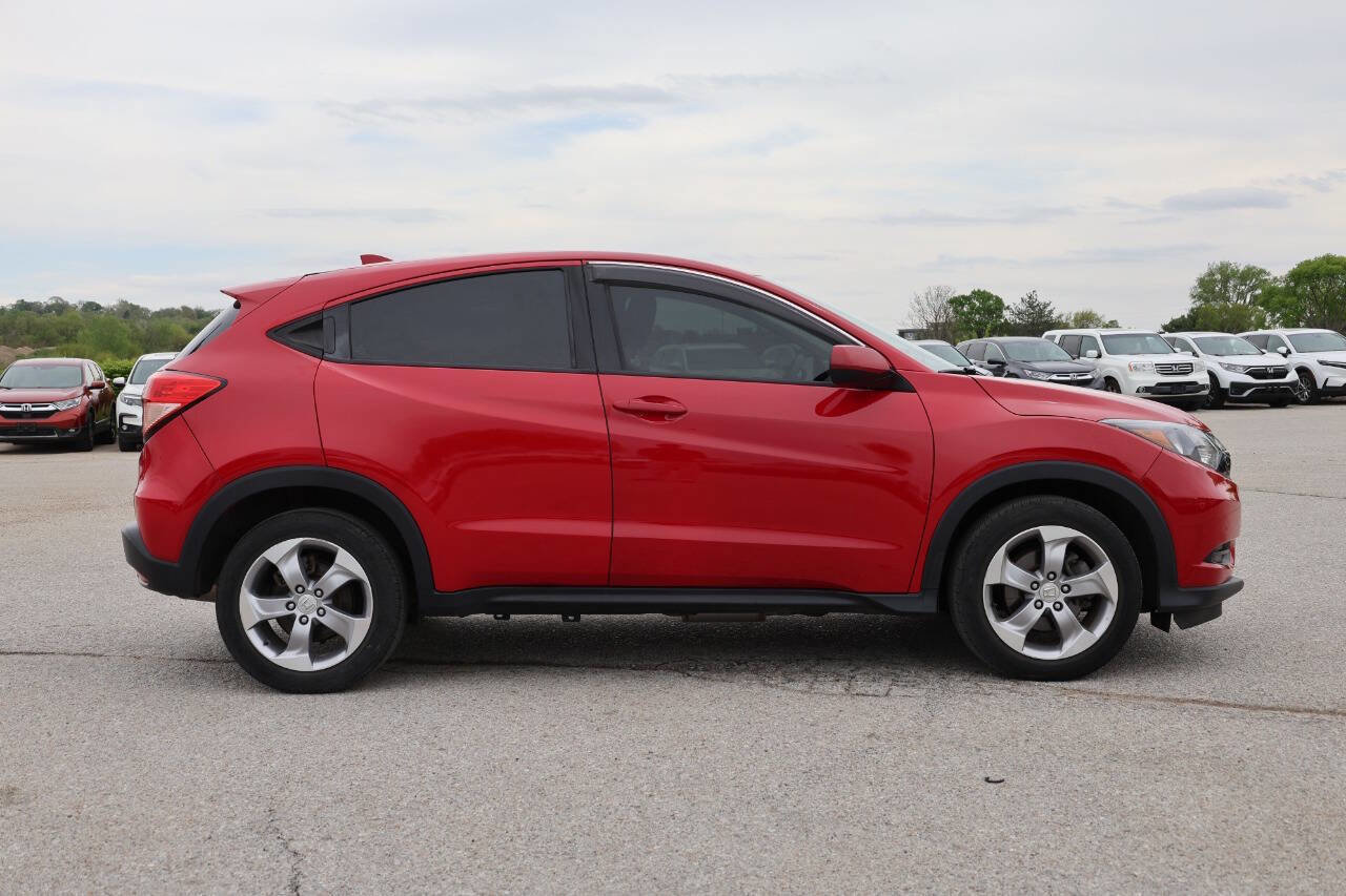 Used 2018 Honda HR-V LX image 7