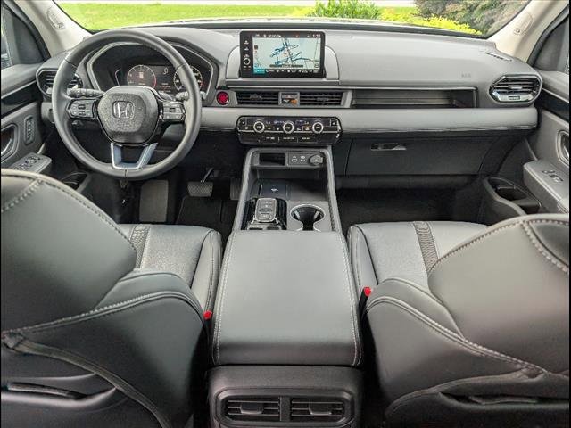 Used 2025 Honda Pilot Touring image 19
