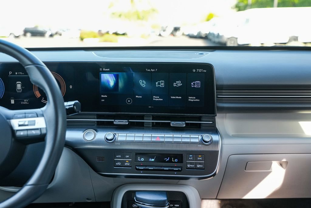 Used 2025 Hyundai Kona SEL AWD/4WD image 16