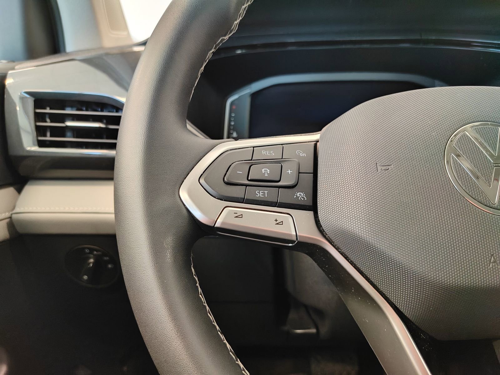 Used 2022 Volkswagen Taos SEL AWD/4WD image 18