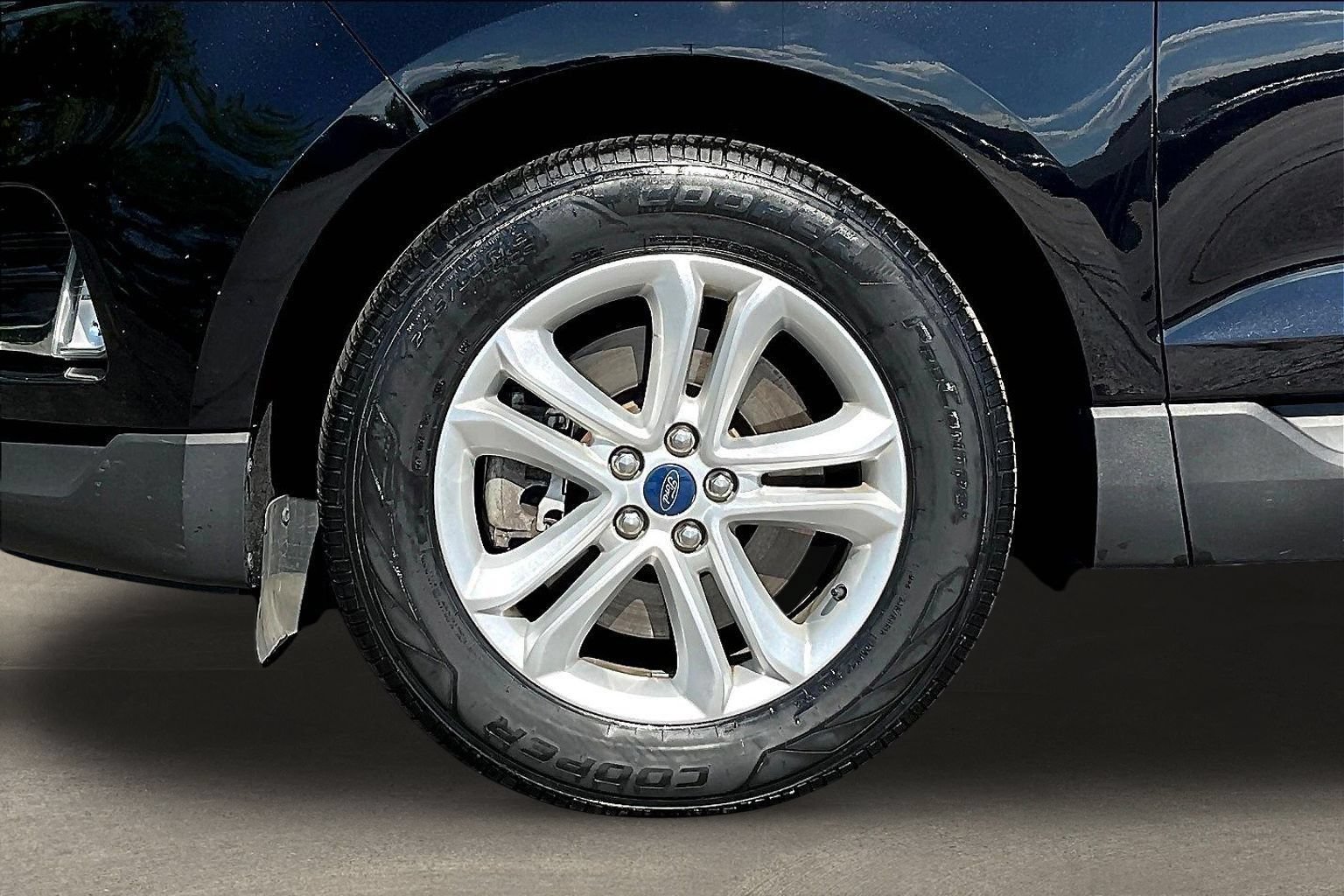 Used 2019 Ford Edge SEL w/ Equipment Group 201A AWD/4WD image 32